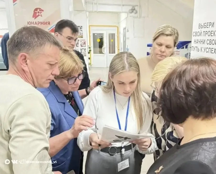Во Владивостоке прошла всероссийская акция «Сдаём вместе. День сдачи ЕГЭ родителями», в...