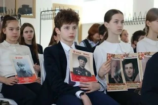 Неделя памяти! В актовом зале состоялось проникновенное литературно-музыкальное мероприятие. Со сцен