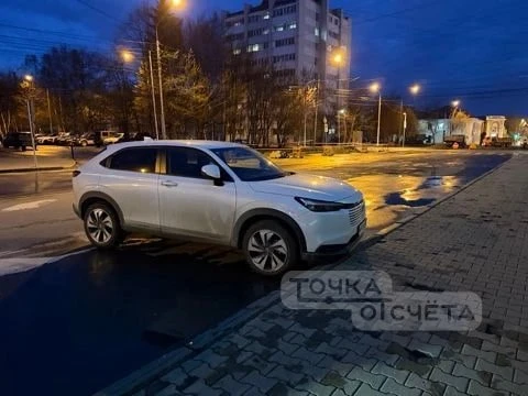 ❗️Кто-то врезался в Honda Vezel и скрылся с места ДТП в Южно-Сахалинске