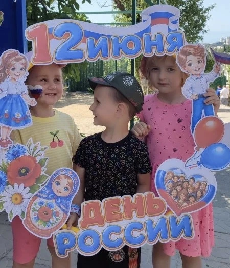 С Днём России! 🇷🇺
Желаем воспитанникам — радостных открытий, родителям — гордости за своих детей, 