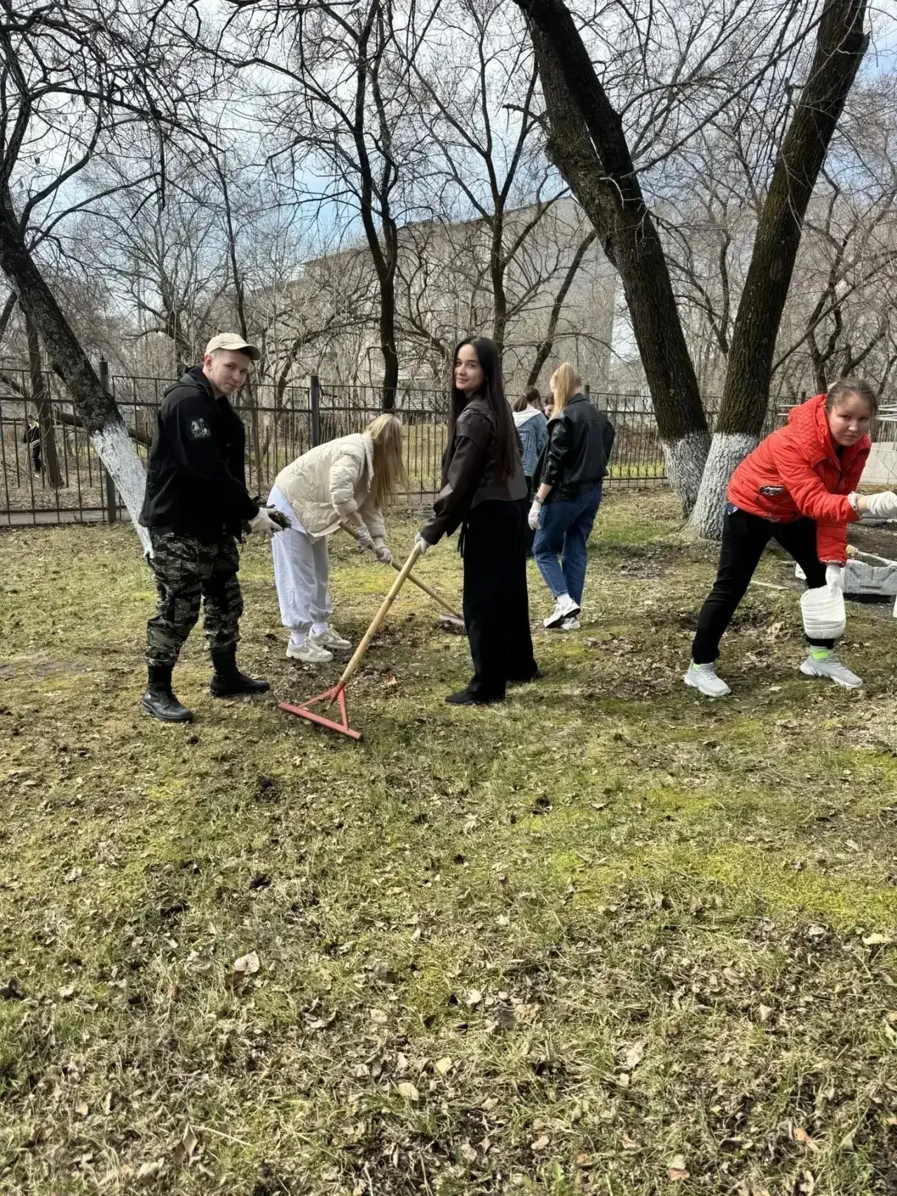 🍃Университетские субботники прошли в ПГУ им. Шолом-Алейхема  Что сделано: ✅ Территория вокруг корпус