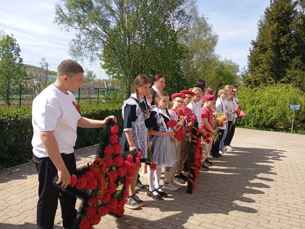 В День Победы почтили память павших в годы Великой Отечественной войны минутой молчания...