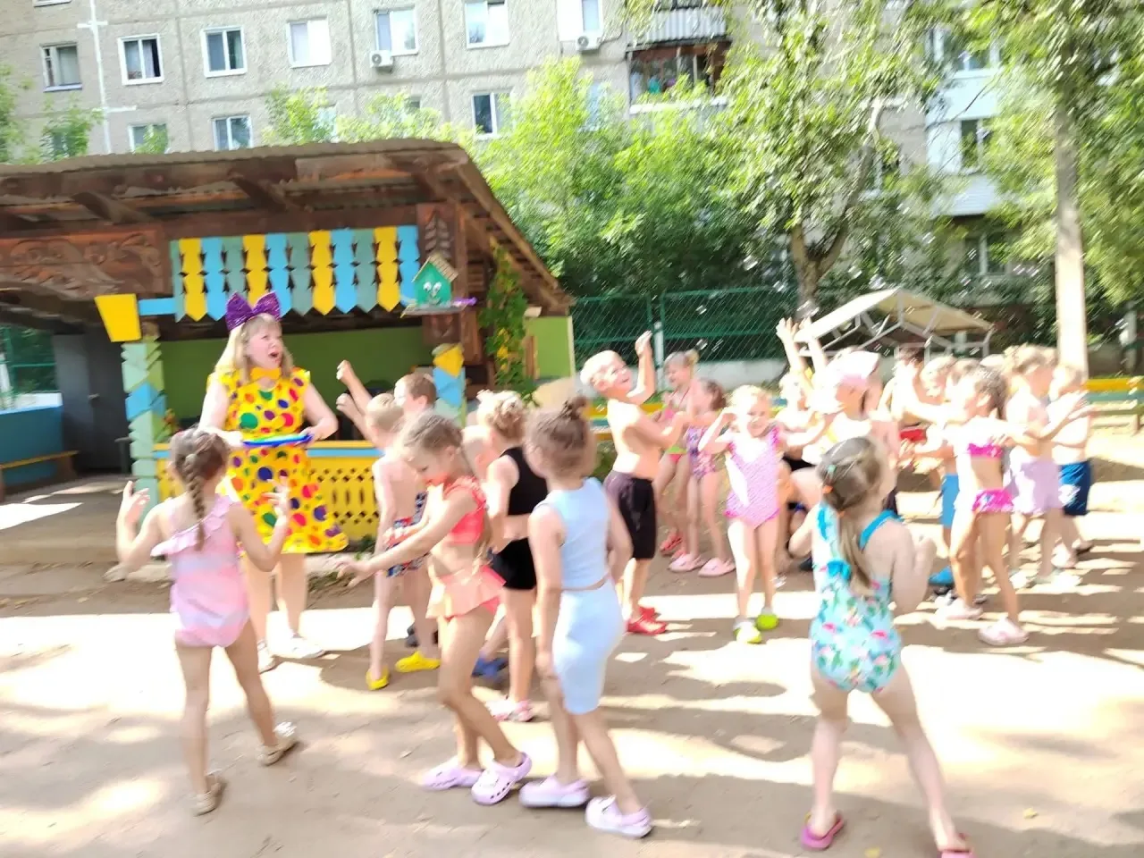 Это было невероятно! 💦🎉

Сегодня в нашем детском саду случилось настоящее чудо — мы устроили ДОЛГО