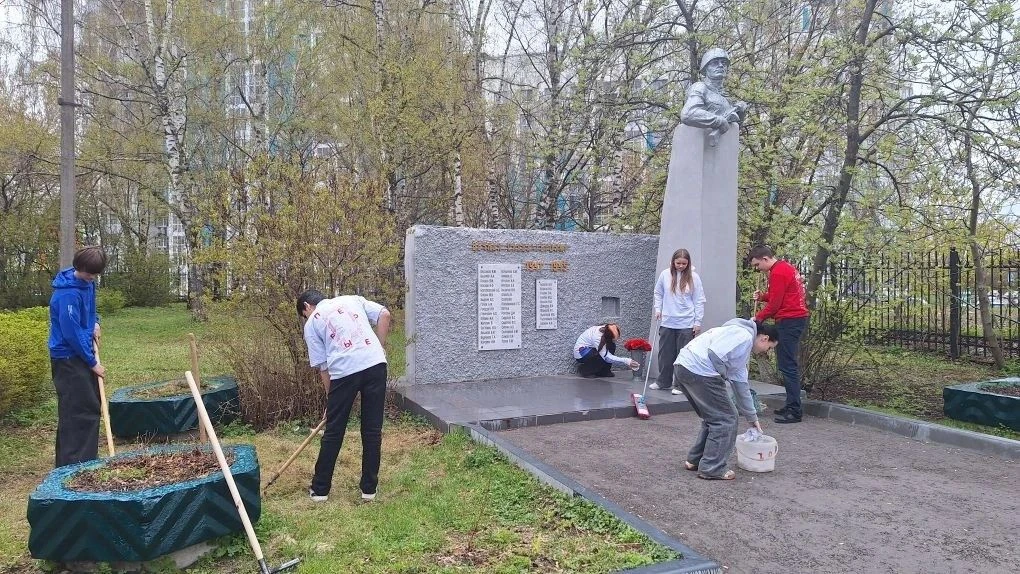 Утром 4 мая в школе состоялась торжественная линейка, посвящённая старту Вахты Памяти в рамках мараф