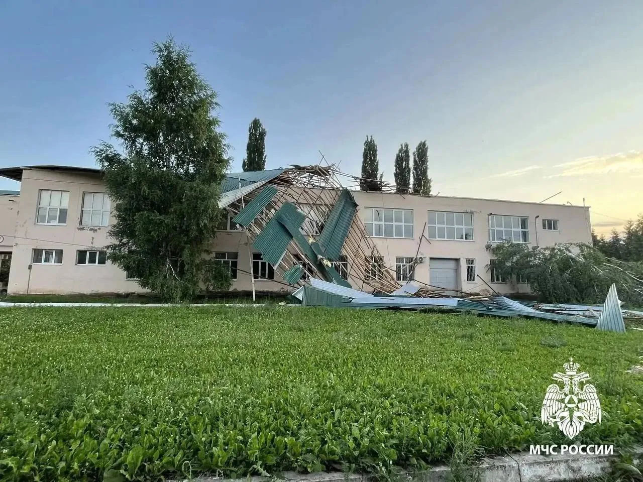 Ураган уничтожил крышу колледжа в Башкирии