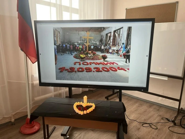 Тепло свечей 🕯️ 🕯️ 🕯️ 🤍в холодном сентябре: школьная акция «Дети Беслана»