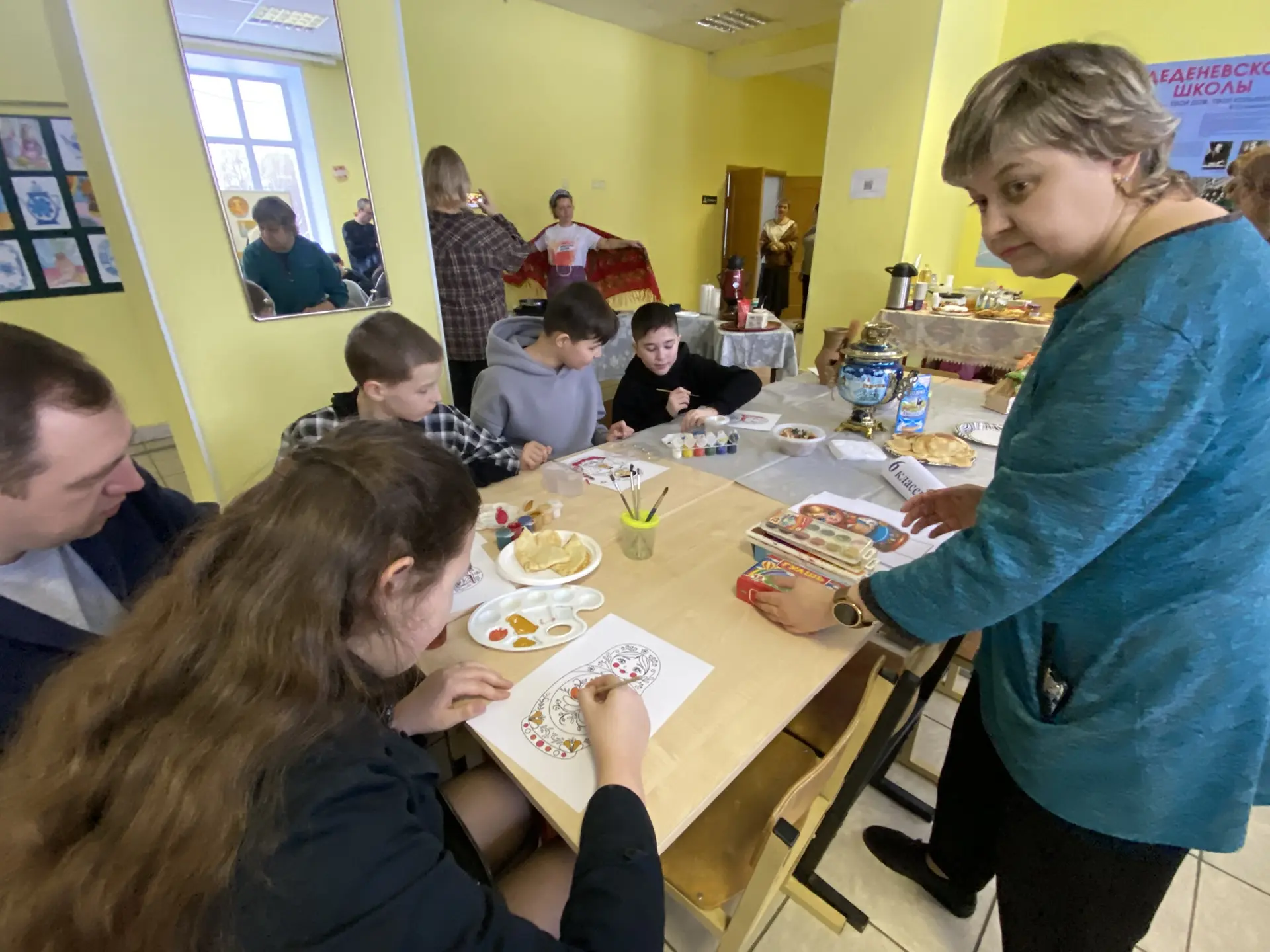 Праздник в разгаре! Сегодня мы отмечаем День народных промыслов, и это просто невероятно! Столько кр