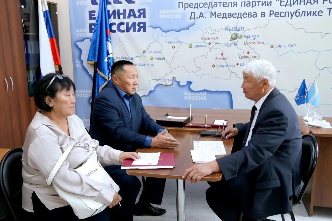 По-прежнему на личный приём приходят жители с разными наболевшими вопросами. Считаю сво...