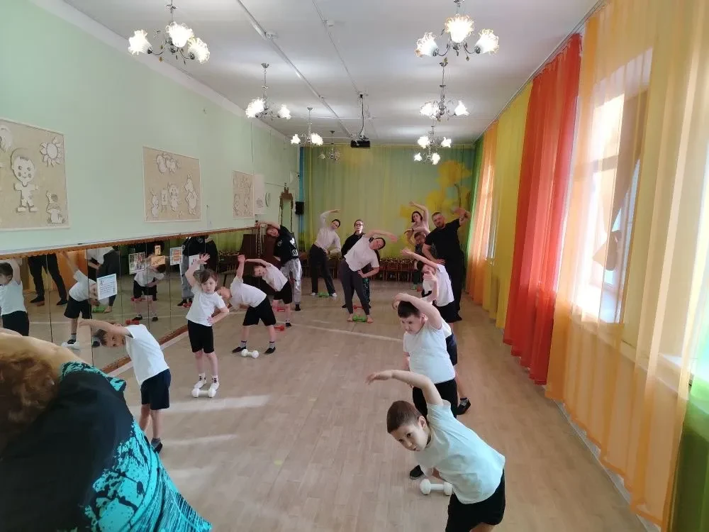 💪В рамках «Недели здоровья» в нашем детском саду ежедневно проводилась совместная заря...