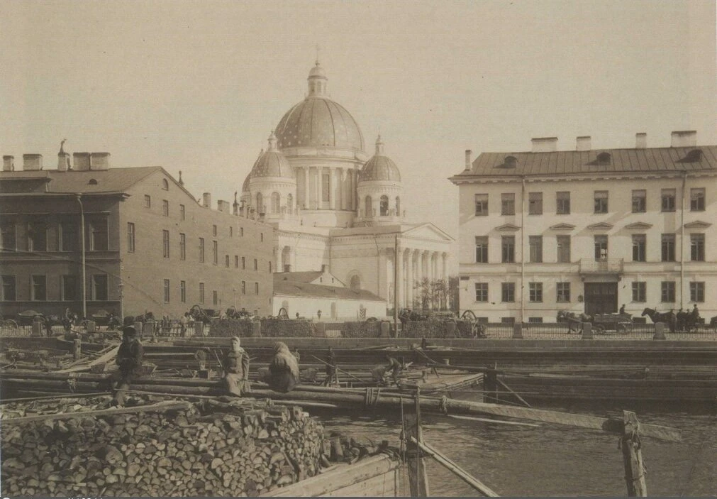 1903.Троицкий собор. Барки с дровами.