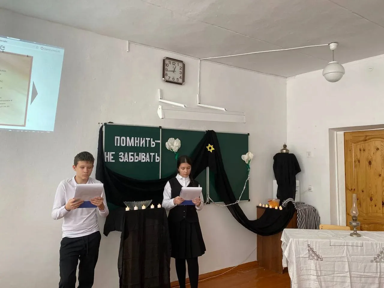 "Помнить - не забывать..." мероприятие в День памяти жертв Холокоста провели обучающиеся 7д класса. 