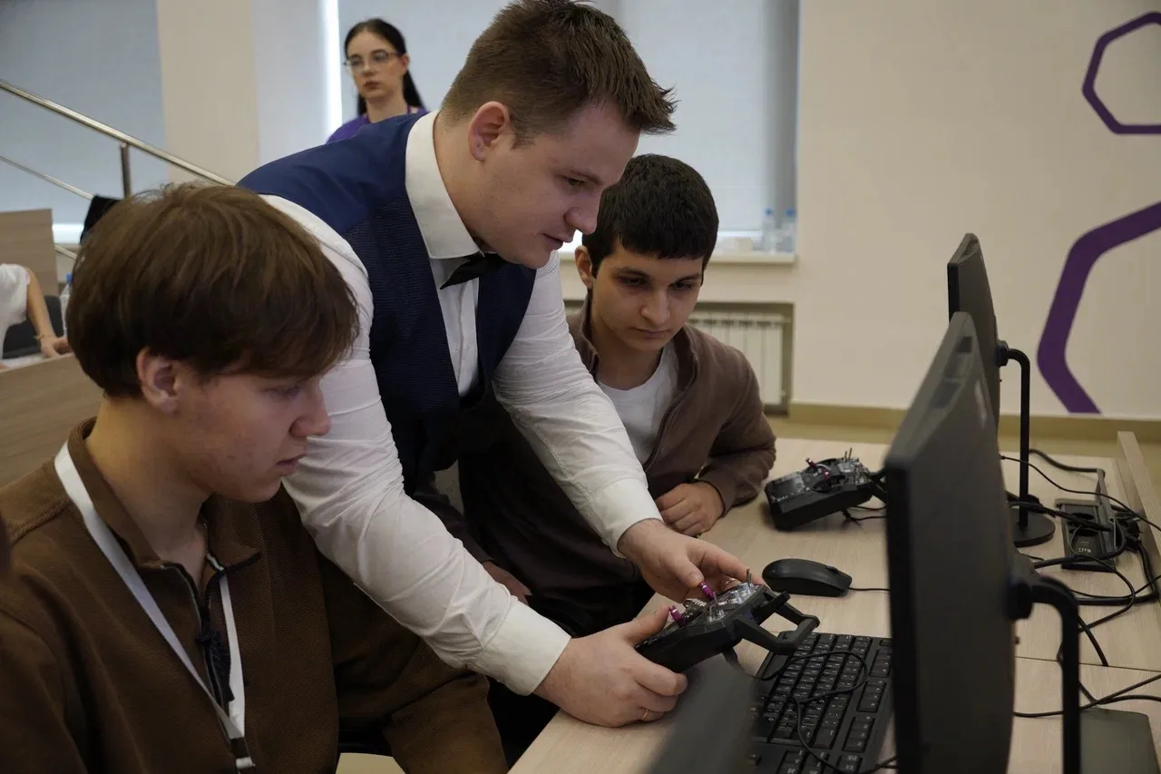 #кт_мтуси 🎓  С 10 по 13 марта пришел Чемпионат «Гонка БПЛА» в рамках Международного фестиваля отрасл