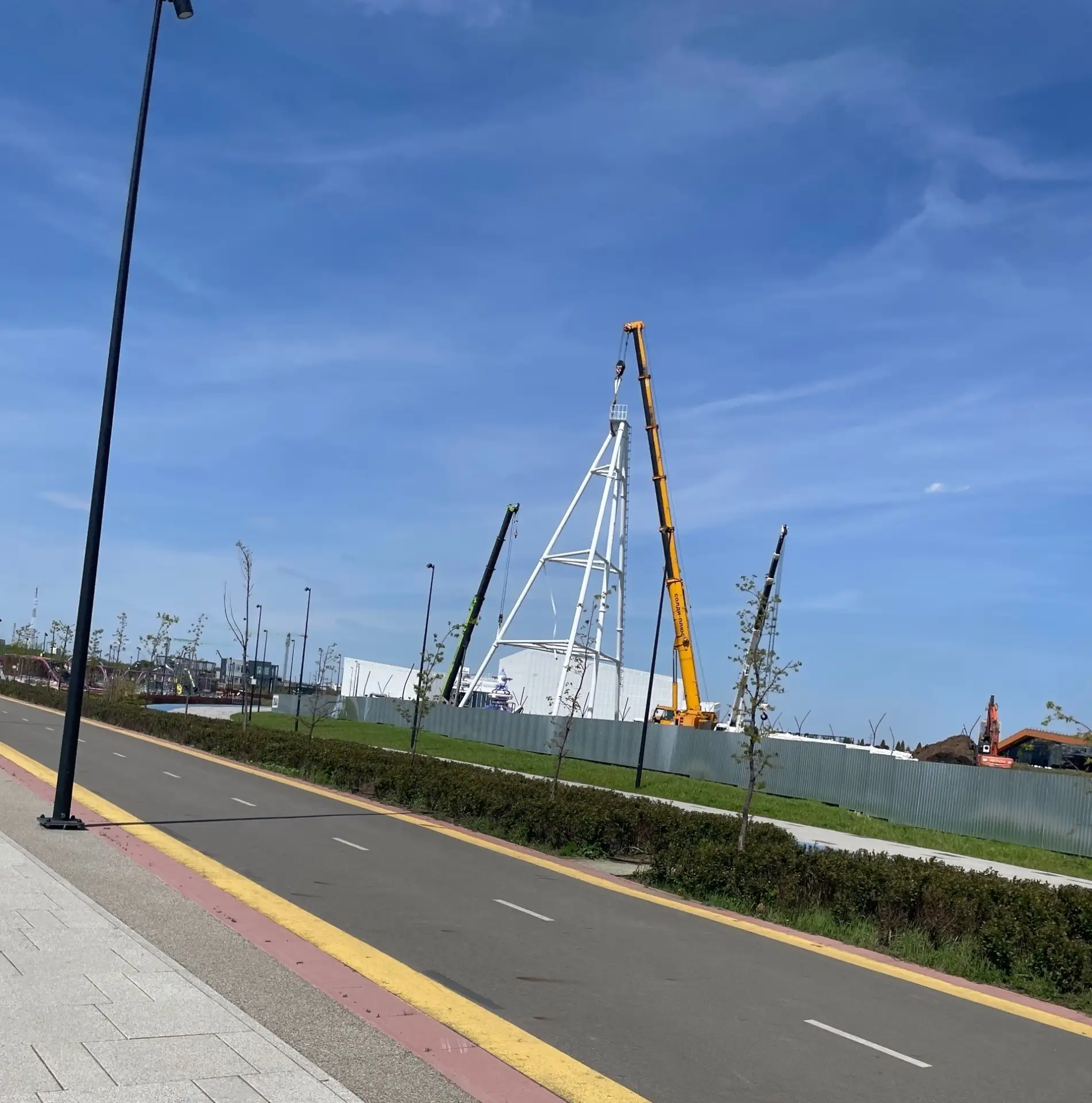 🎡 В «Притяжении» начали строить колесо обозрения  В городском курорте «Притяжение» стартовало строит