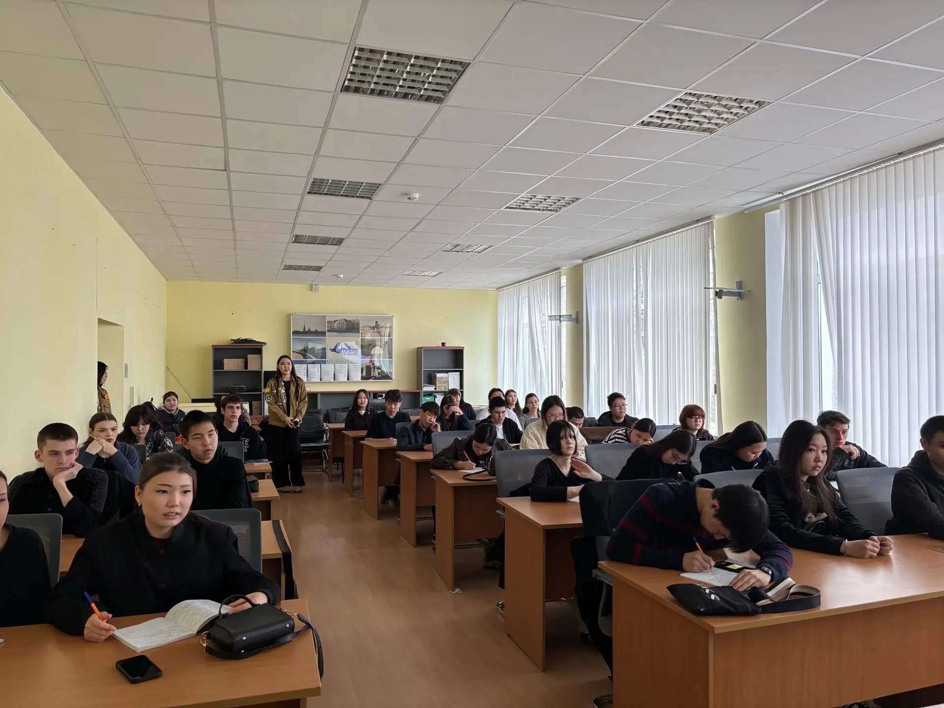 Погружаемся в психологию! 🧠✨  Подготовка к лету в Школе вожатского мастерства продолжается! У наших 