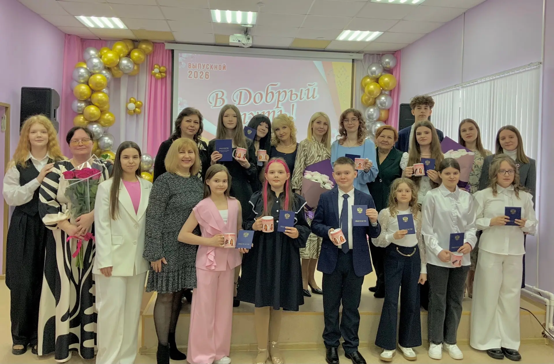 🎓 Сегодня в нашей школе — выпускной! 🎓

Это был по-настоящему торжественный и трогательный день. В