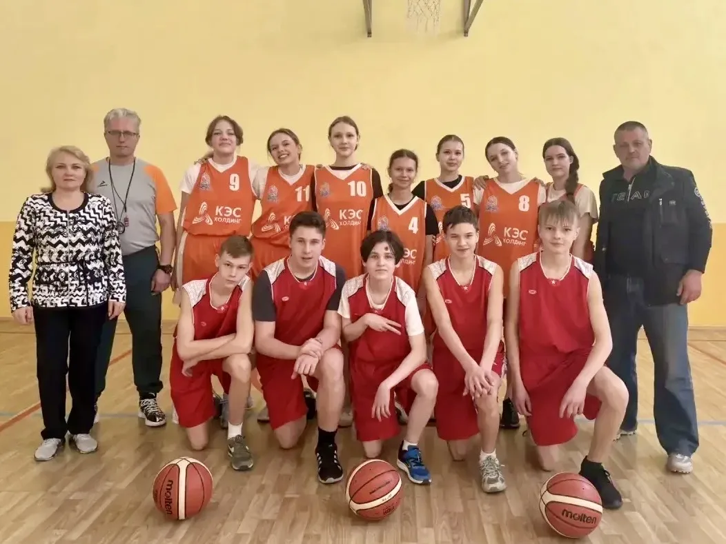 Баскетбольный успех: 7Е класс - серебряные призёры района! 🏀🥈  15 апреля на базе «МАОУ СОШ №134» про