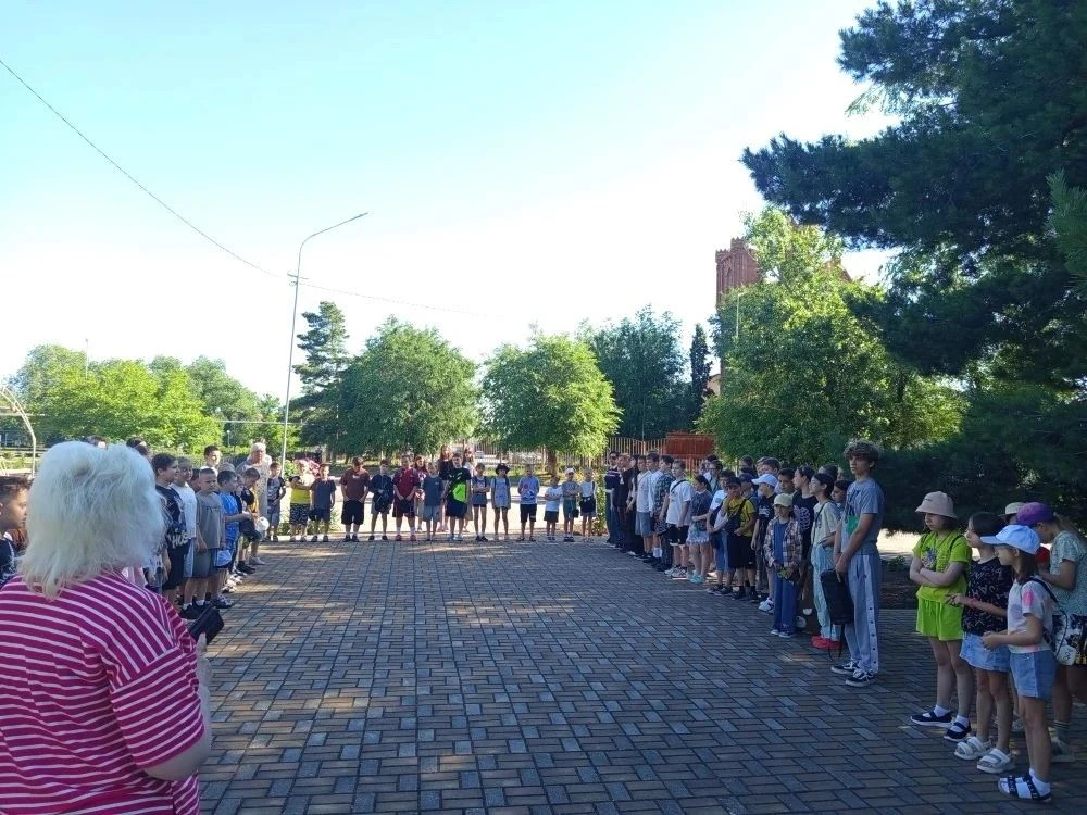 Утро 8 июня 2026 года  в школьном лагере «Городок фантазеров»  началось традиционно. То...
