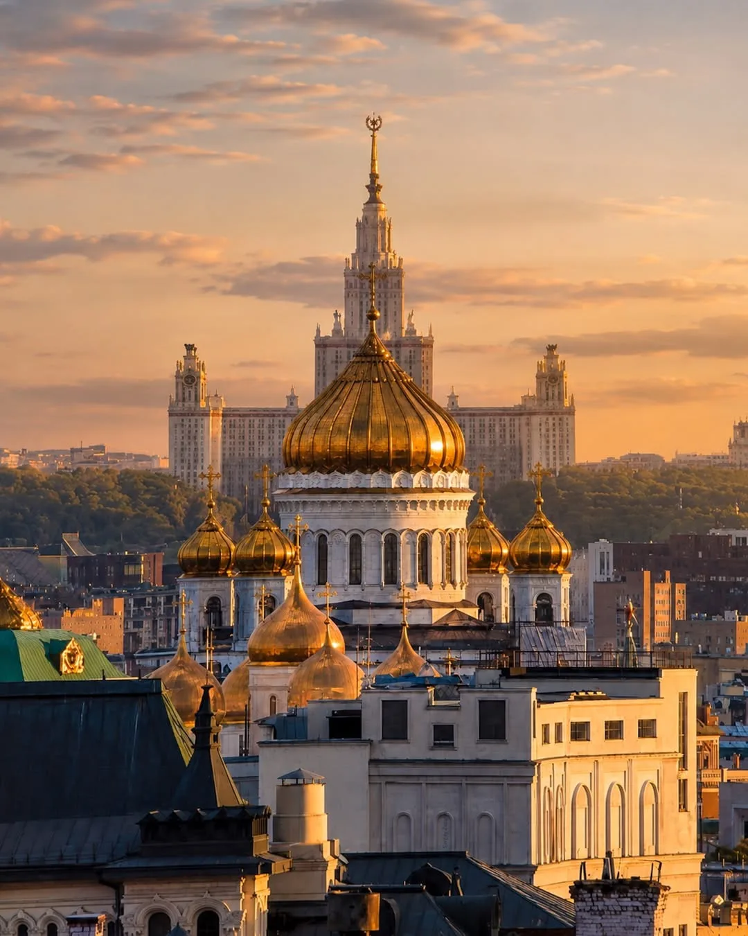 😍 Летний вечер в Москве. 

Фото: sergey_zozulya