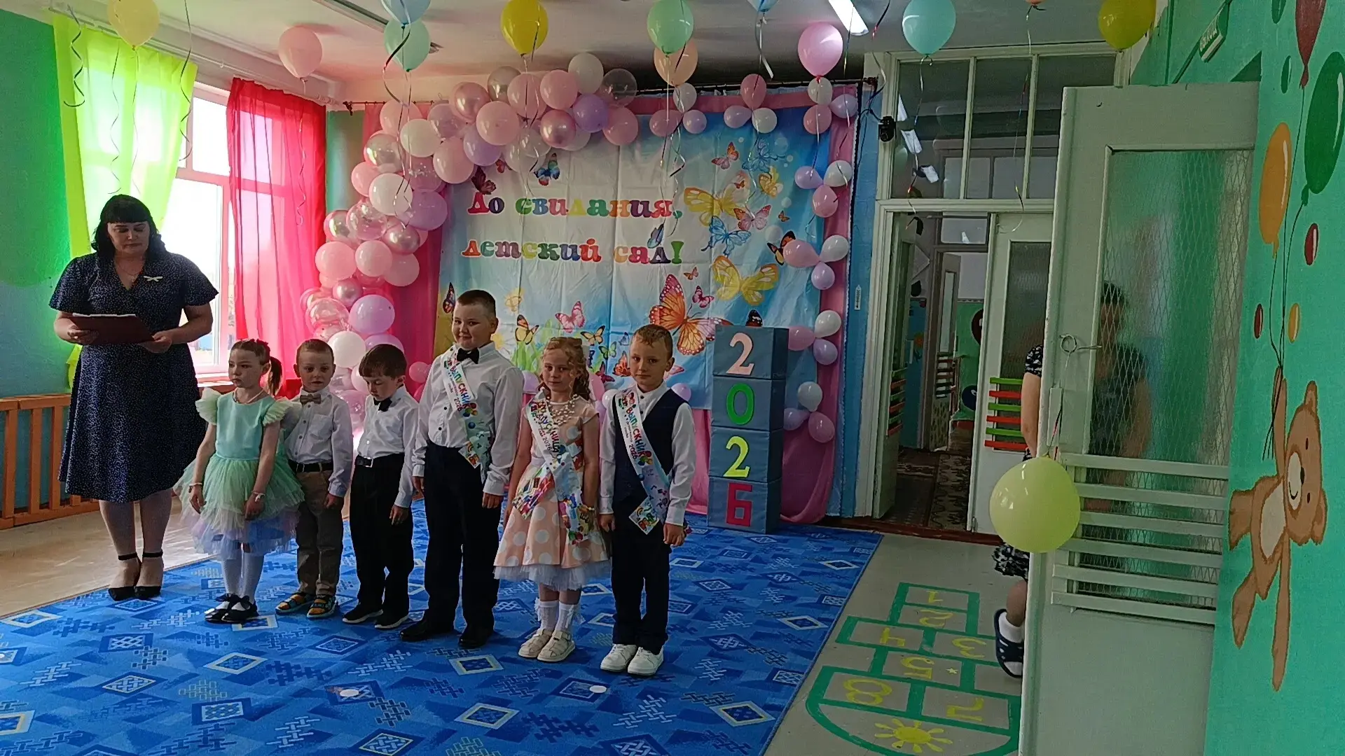Сегодня особенный день! В нашем детском саду прошёл выпускной. Мы со слезами радости и ...
