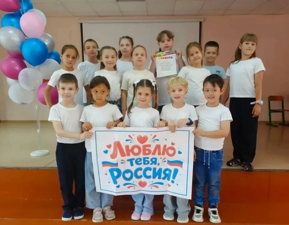 Когда песня объединяет сердца ❤️🇷🇺
     Сегодня в нашем пришкольном лагере творилось что-то неверо