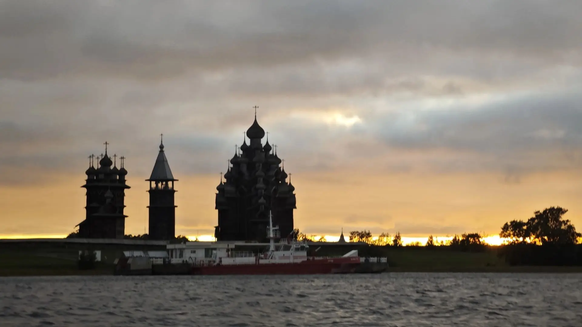 Сегодняшний закат на острове Кижи.