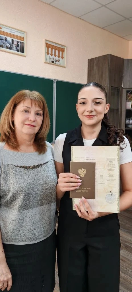 🎓 Поздравляем наших юных профессионалов! 🎉  В рамках программы "Первая профессия" учащиеся из 8Д, 8В