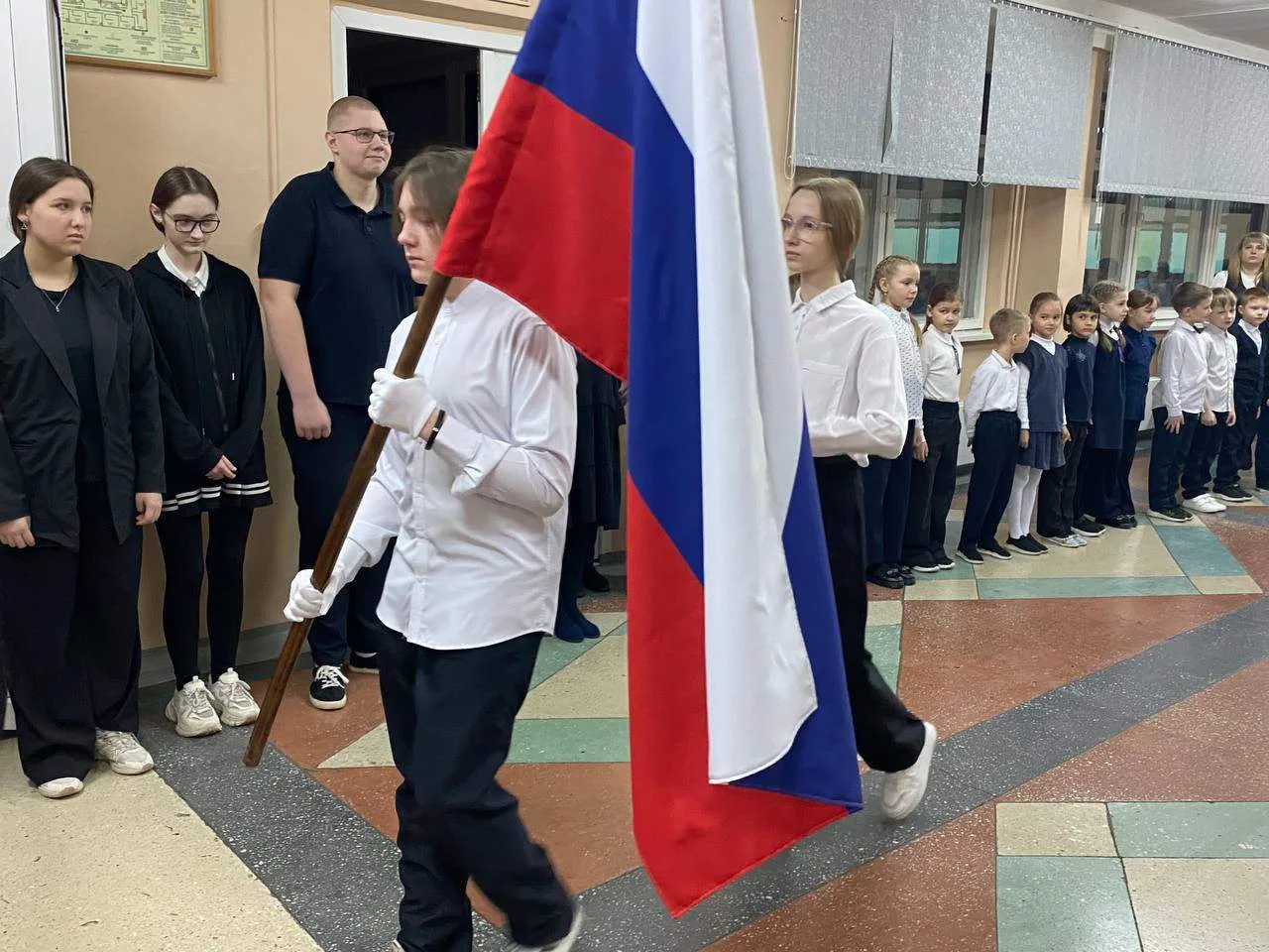 📌В нашей школе состоялась торжественная линейка, посвящённая вручению грамот участникам школьного эт