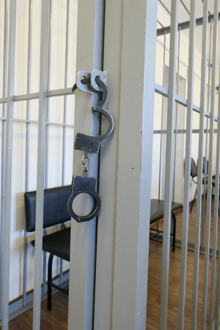 За кражу мобильного телефона неоднократно судимый житель Горно-Алтайска отправился в ко...