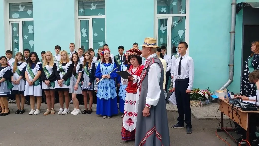 🎞️ Когда уйдём со школьного двора...