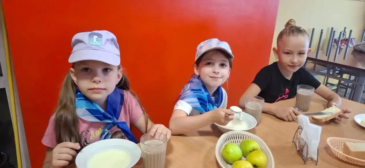 А ребята 3 отряда после завтрака погрузились в финансы👍