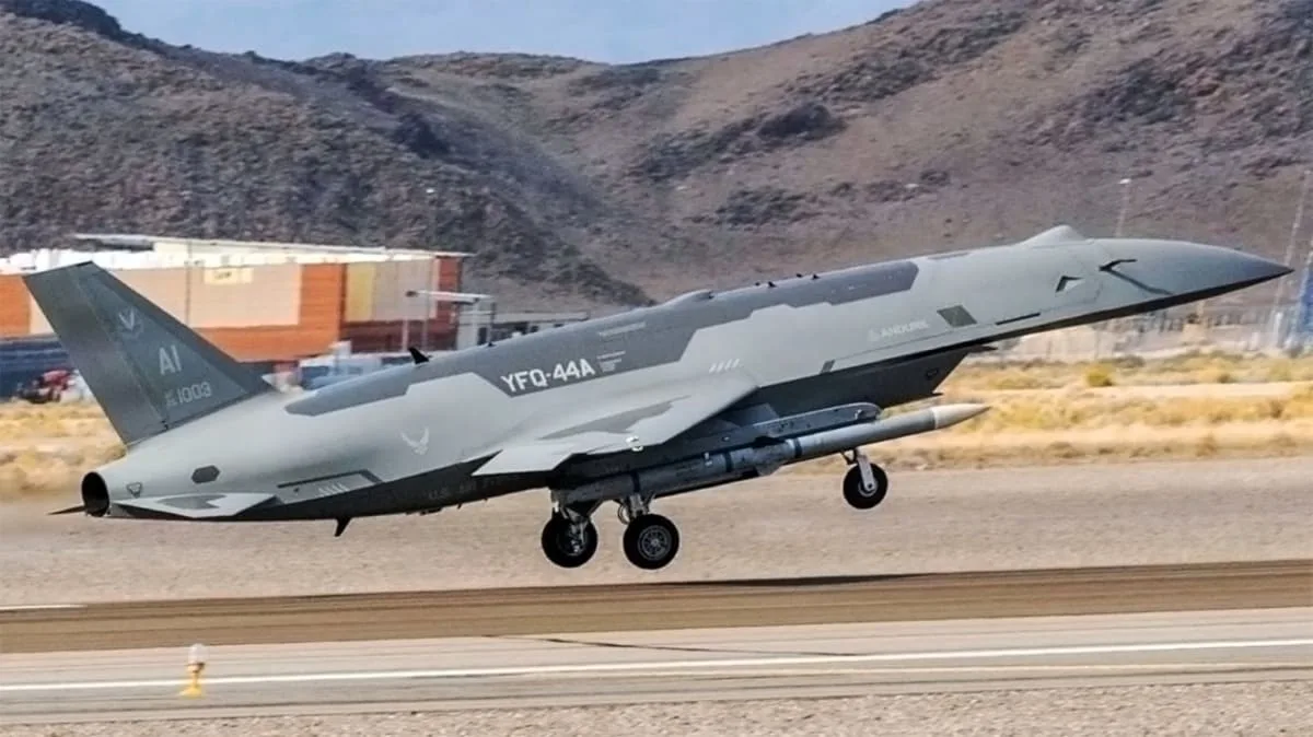 Беспилотник YFQ-44A Fury выполнил первые полеты с истребителями F-35