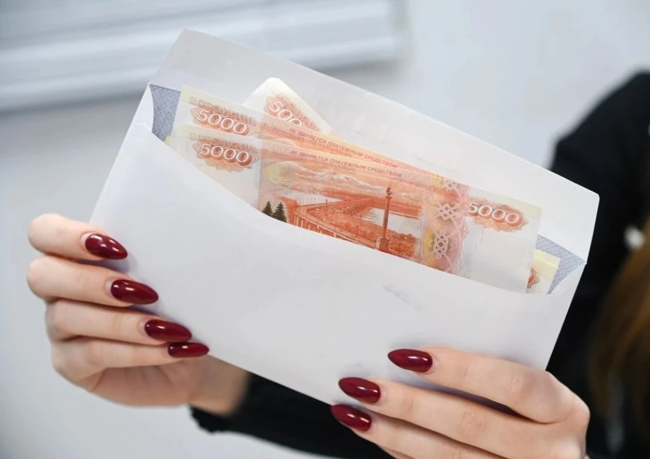 👩🏻‍💻 Зарплата и коллектив важнее карьеры и развития: Что россияне больше всего ценят...
