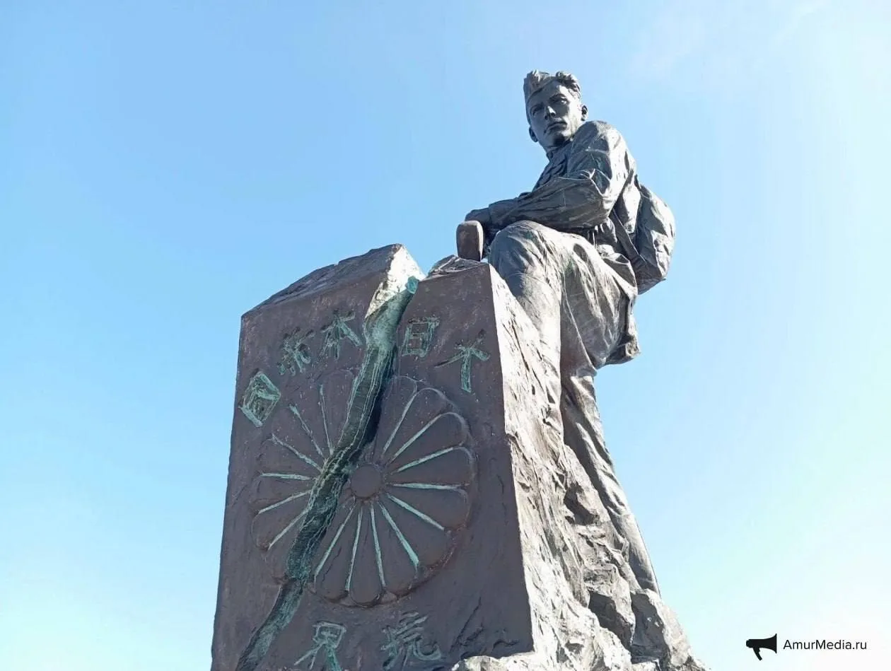 Япония потребовала демонтировать установленный в Хабаровске памятник, посвященный побед...