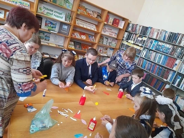 ✨🔔Звонок — особый символ школьной жизни. Он поздравляет нас с началом учебного года и ...