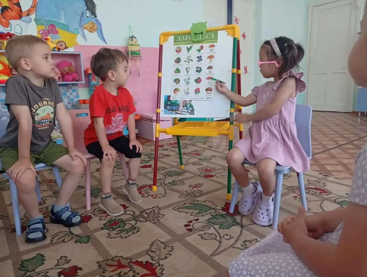 Сегодня в средней группе-день Самоуправление