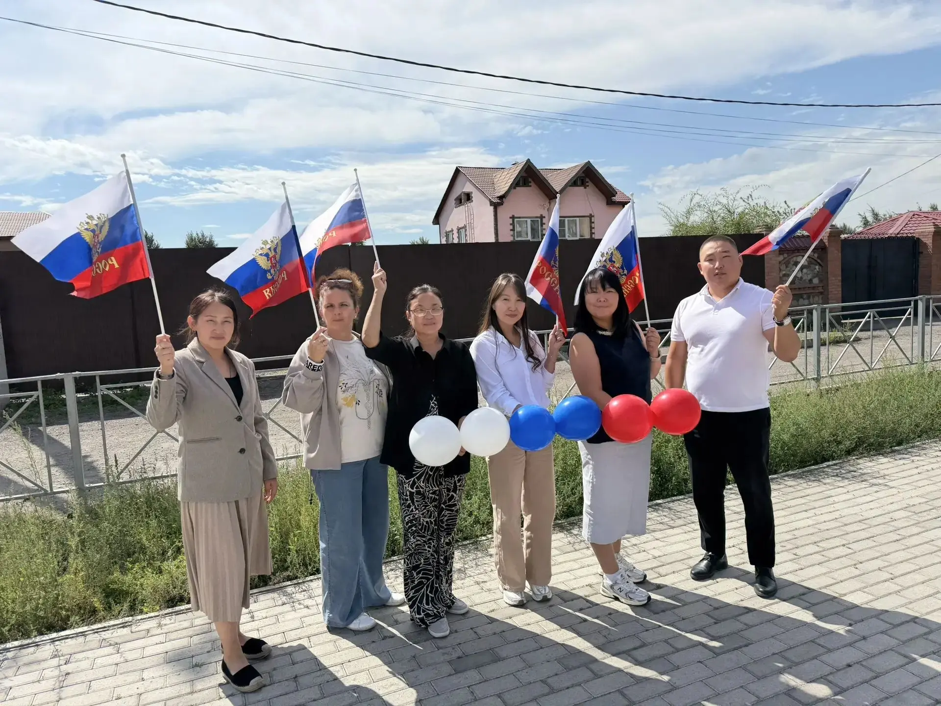 Ко Дню Государственного флага Российской Федерации сотрудниками Управления Росреестра п...