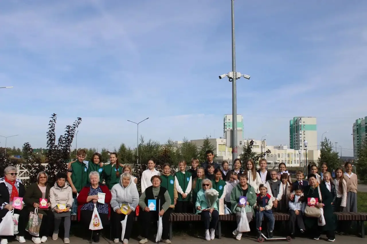 ✨Вокалисты группы «Изумрудинки» вместе с неравнодушными учениками 7«Б» класса организов...