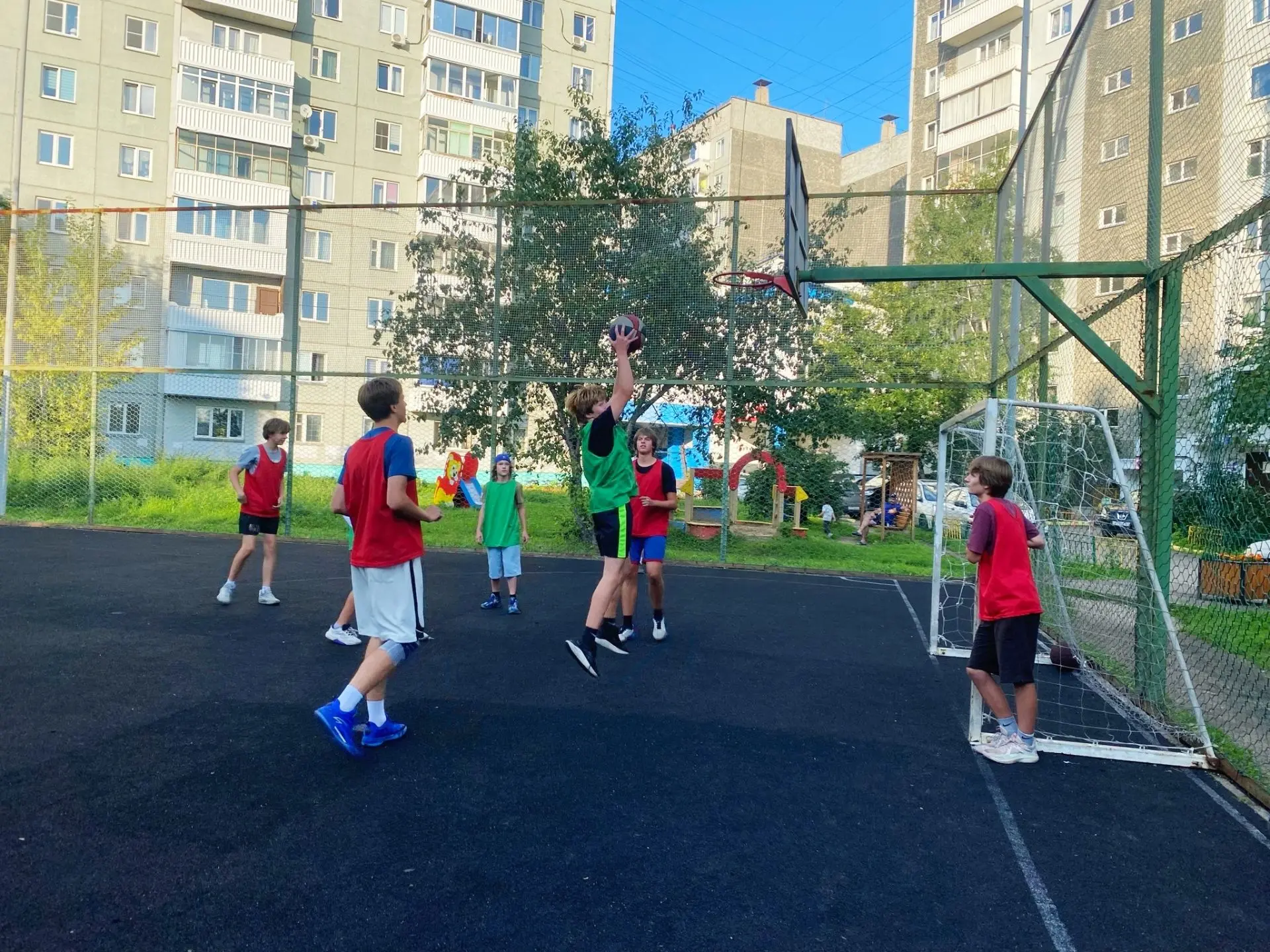 🏀Среди дворовых команд прошел турнир по фиджитал-баскетболу