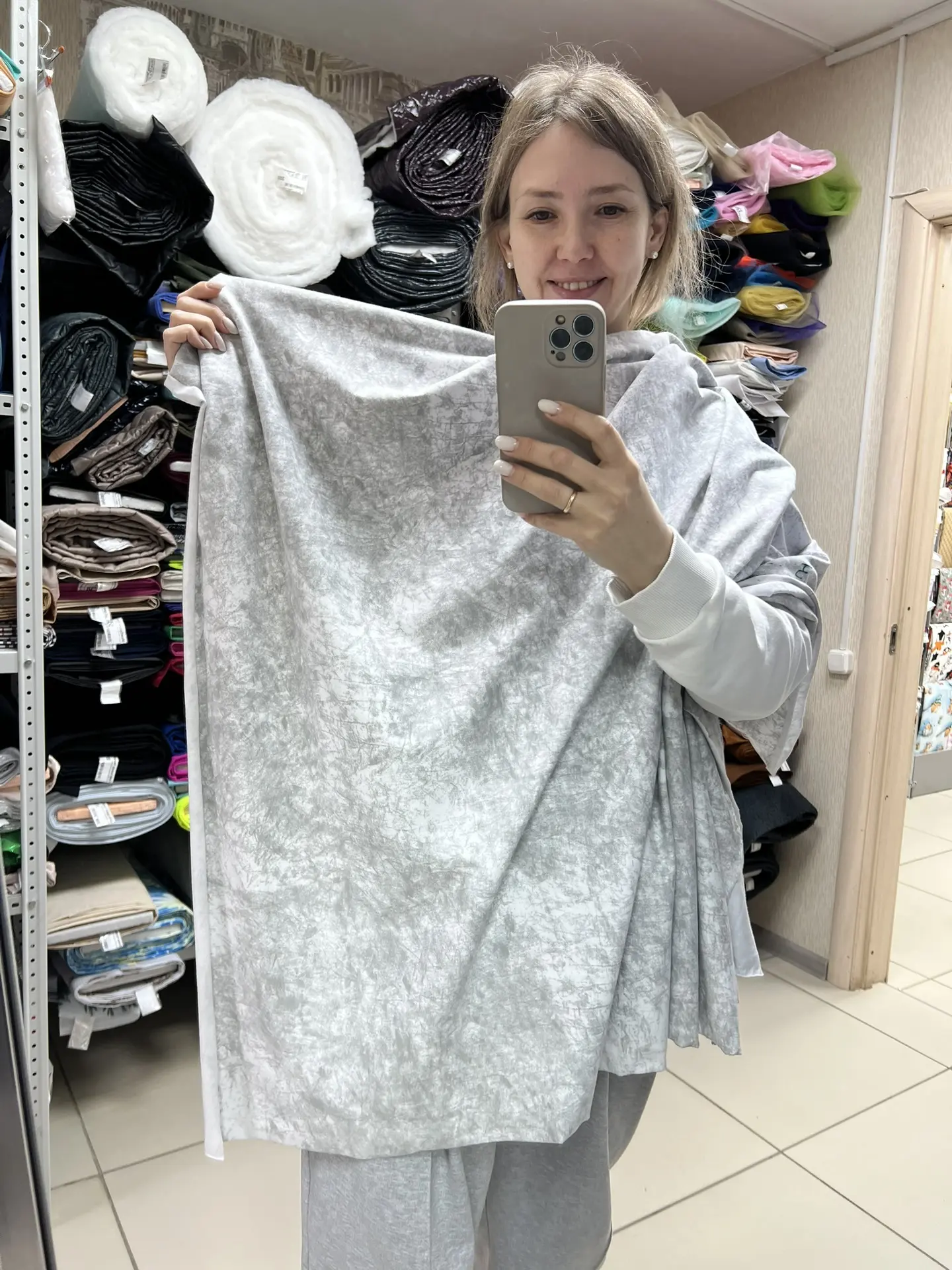 Всего 470 руб/м за белую кулирку с необычным варёным эффектом.