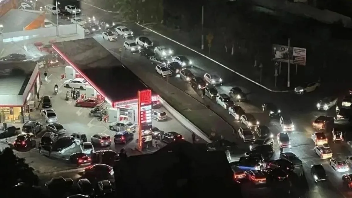 🔴Водителей в очередях за бензином  могут начать штрафовать за отказ уходить в укрытие ...