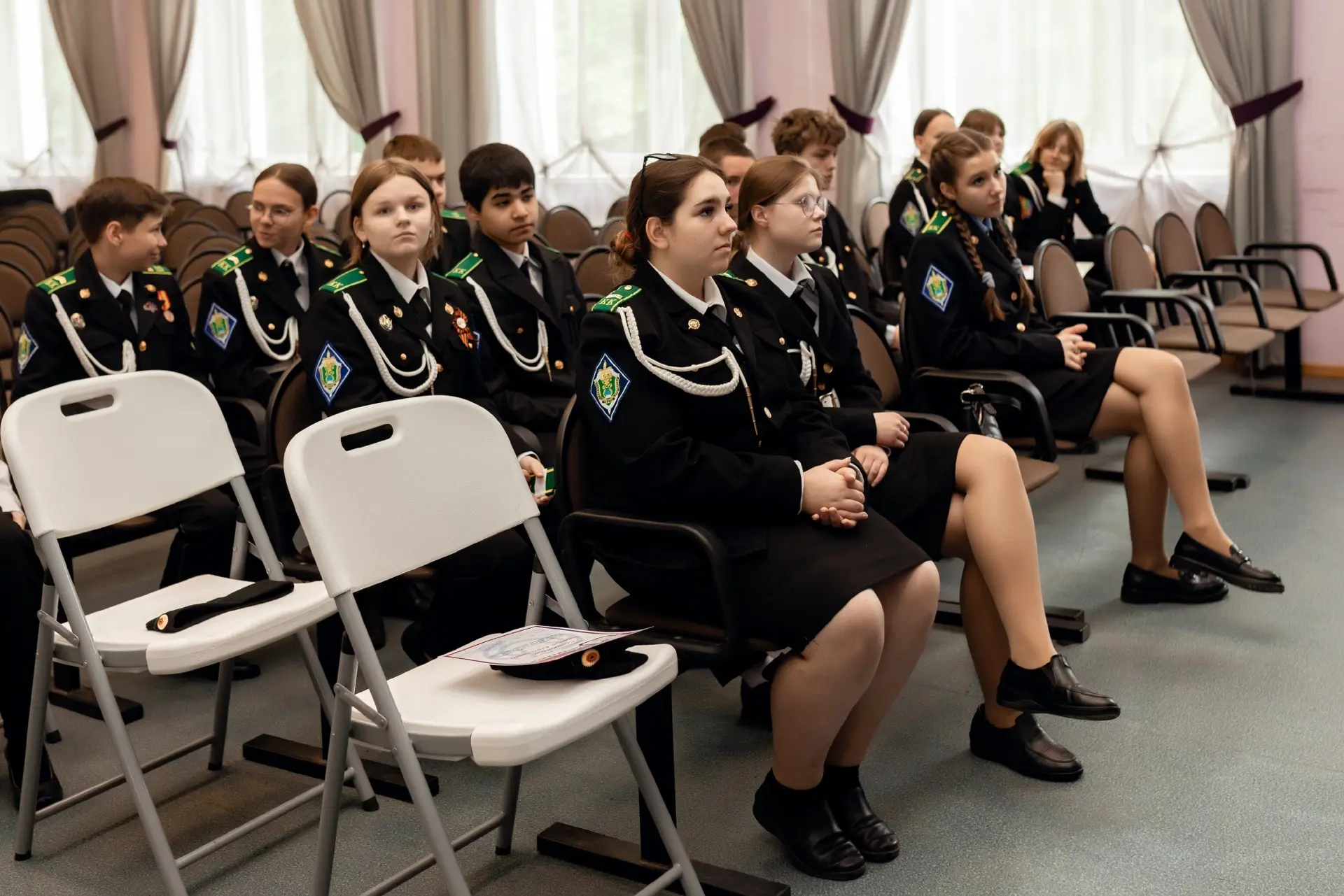 ⭐️Сегодня стартовала последняя неделя перед каникулами — с традиционной церемонии выноса флага под г