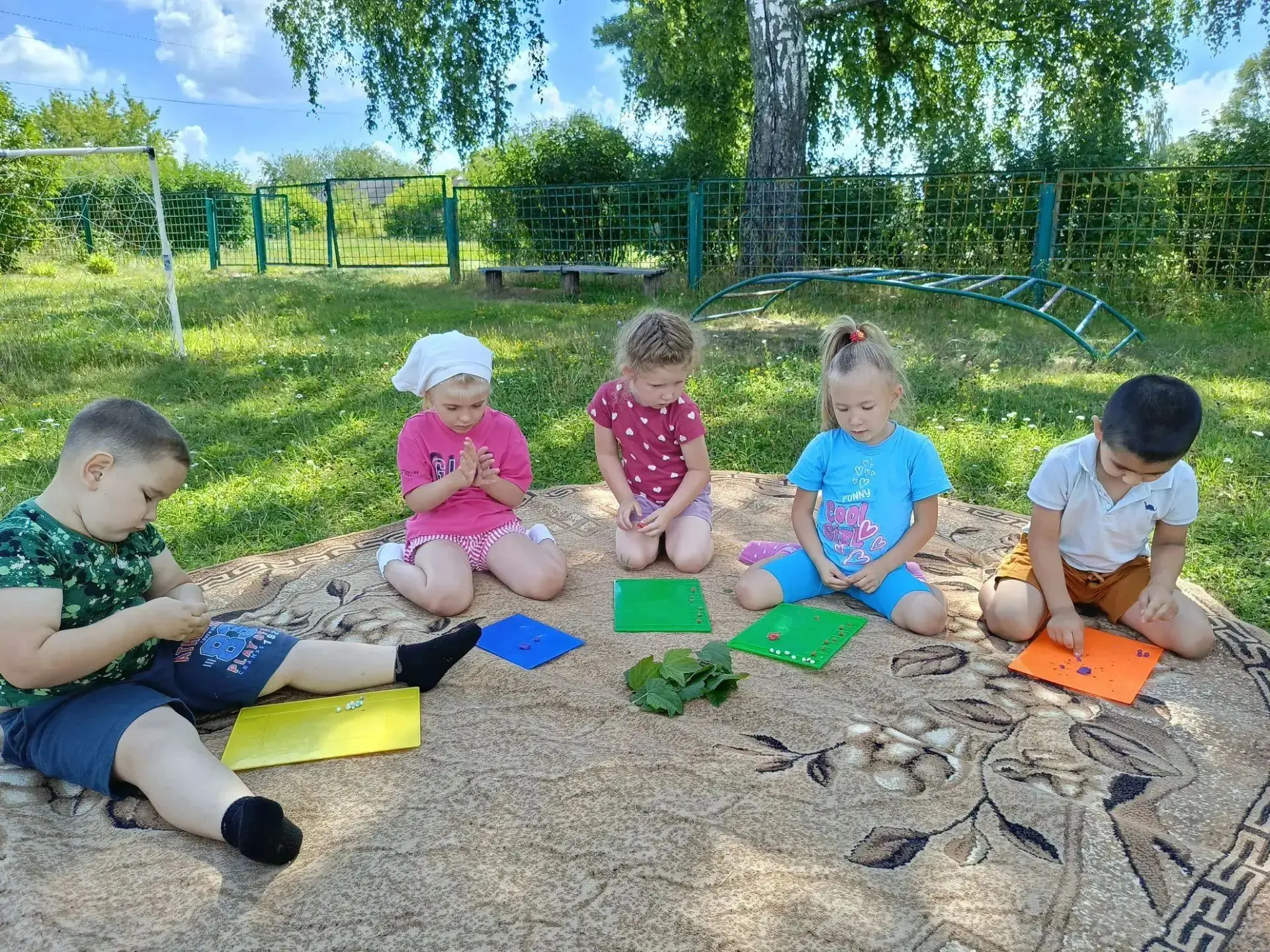 🍇🌿 День смородины в нашем детском саду! 🌿🍇

  Сегодня наши воспитанники познакомились с замечате
