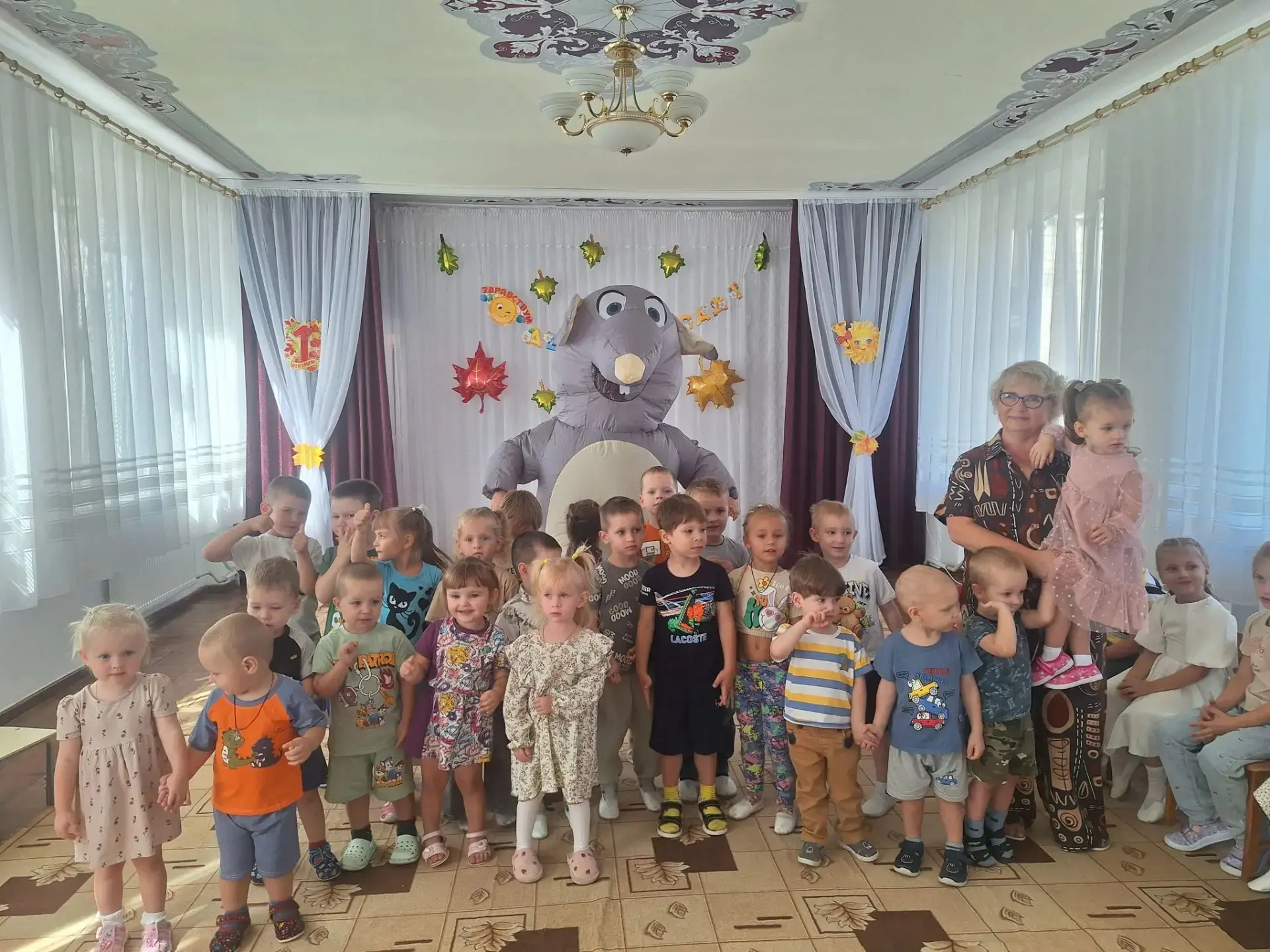 В ГБДОУ ЛНР "Краснолучский ясли-сада № 46 "Василек" весело встретили День знаний!