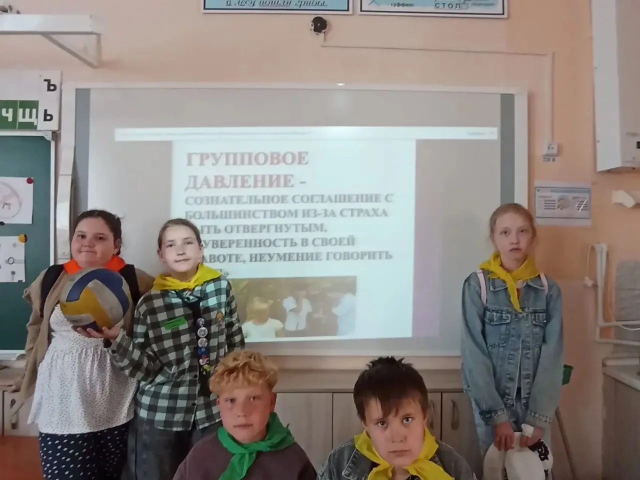🌼Наш активный четверг!

Всю смену в нашем школьном лагере проходит акция «Летний лагерь - территори
