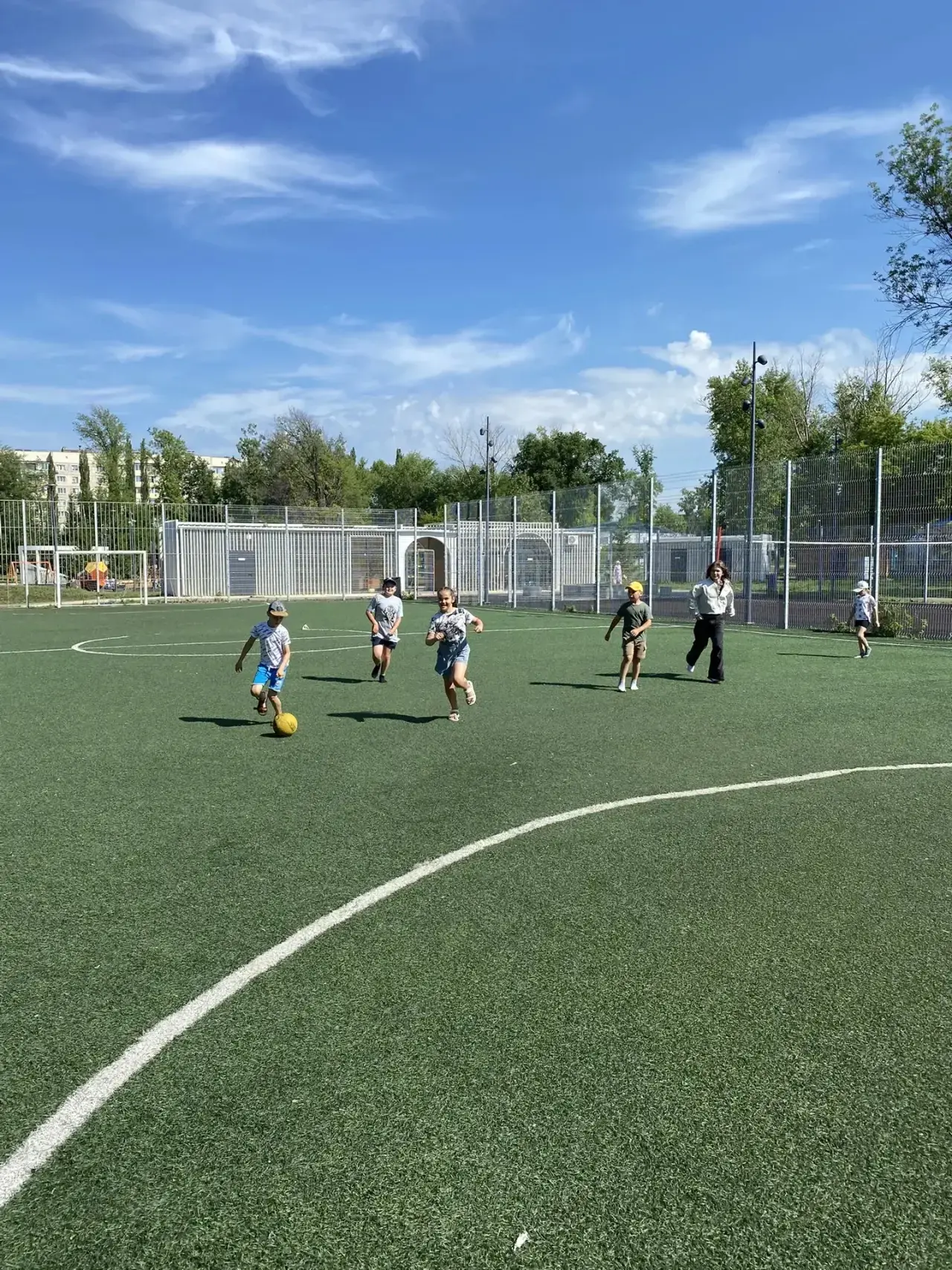 Вести со школьного лагеря: день приключений! 🌳

Наши летние дни проходят невероятно насыщенно! Сего