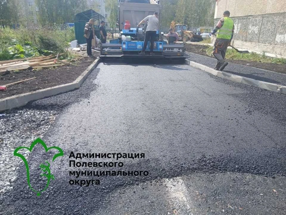 Благоустройство двора на ул. Бажова подходит к завершению