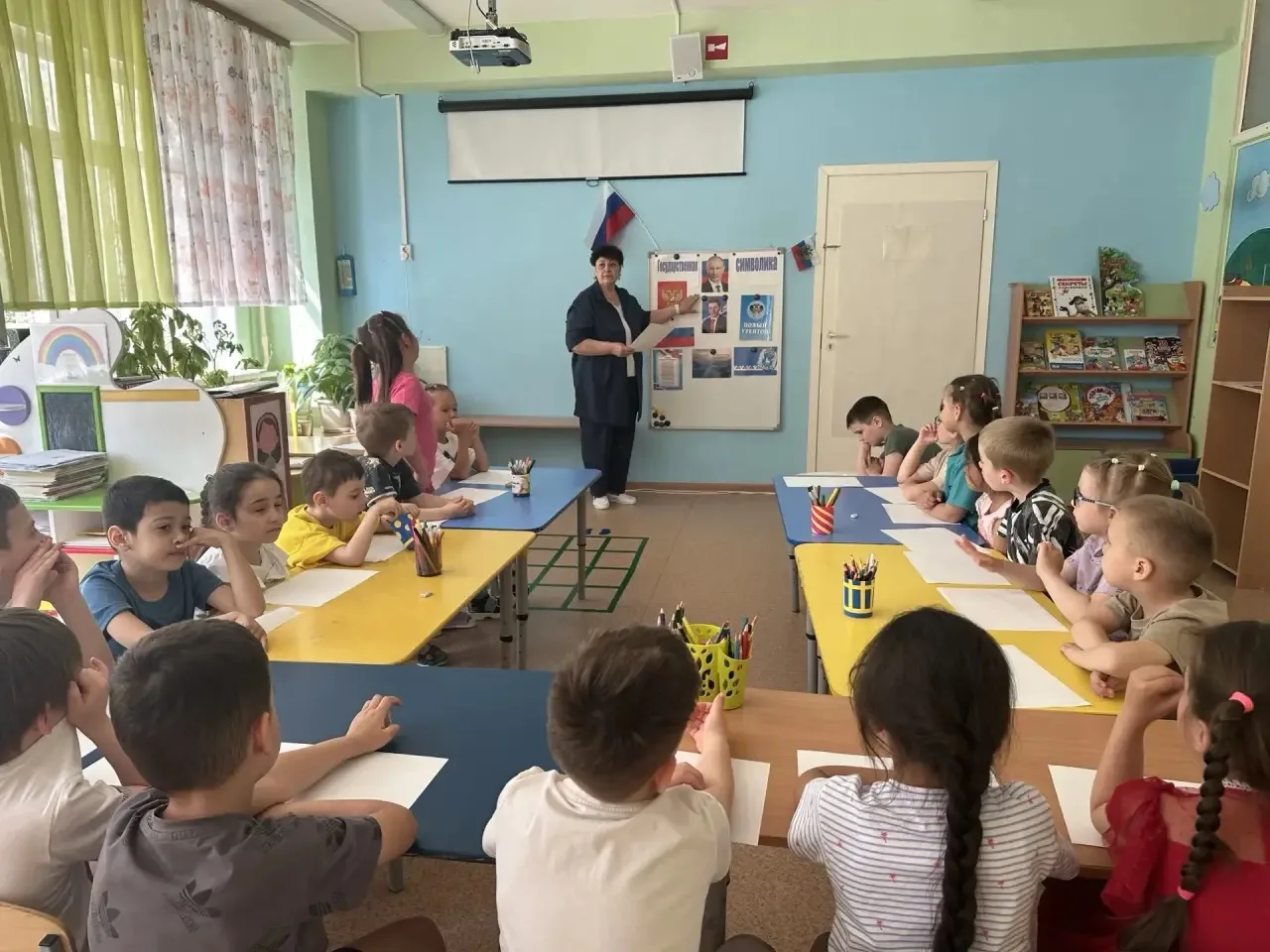 Тематическая беседа «Символы России»

Сегодня мы провели познавательную беседу о государственных сим