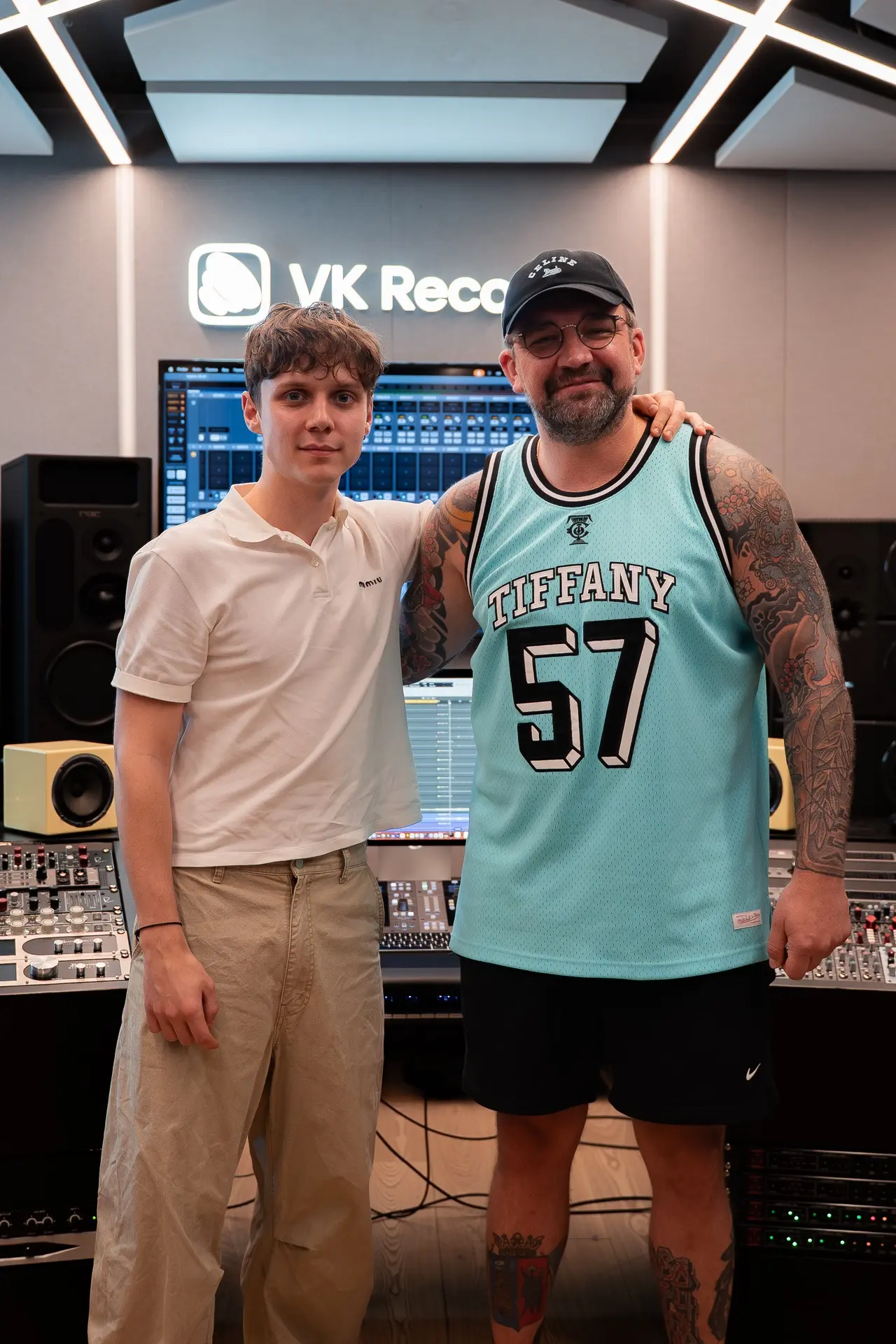 Увиделись с Ваней на студии VK Records. Готовим для вас что-то интересное 🎧
