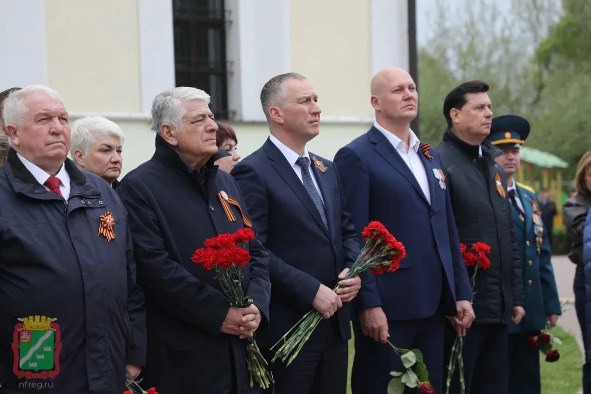 День Победы — священный праздник.  В Наро-Фоминске мы неизменно приходим сюда, к Вечному огню, чтобы