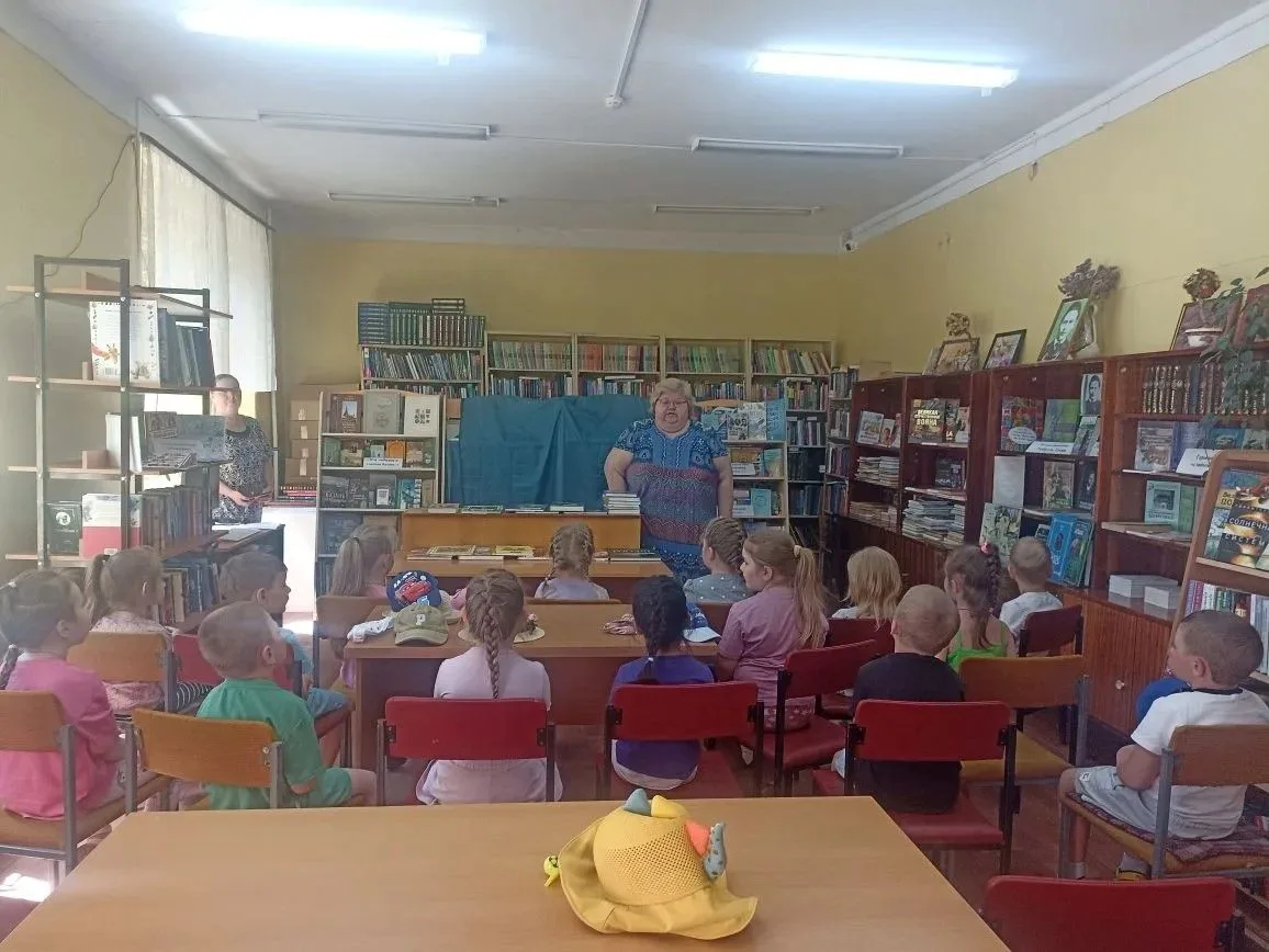 ✨ Путешествие в мир книг: наши старшие ребята в библиотеке! ✨